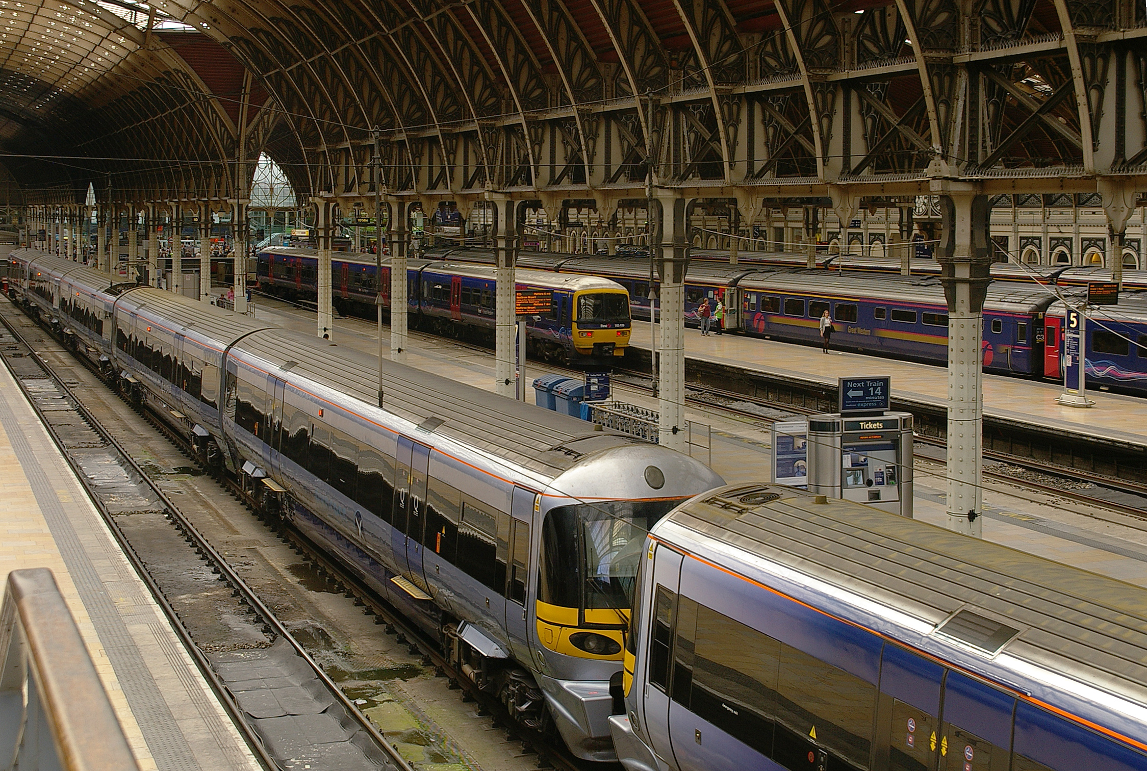 Paddington station MMB 29 332002 165108 332XXX