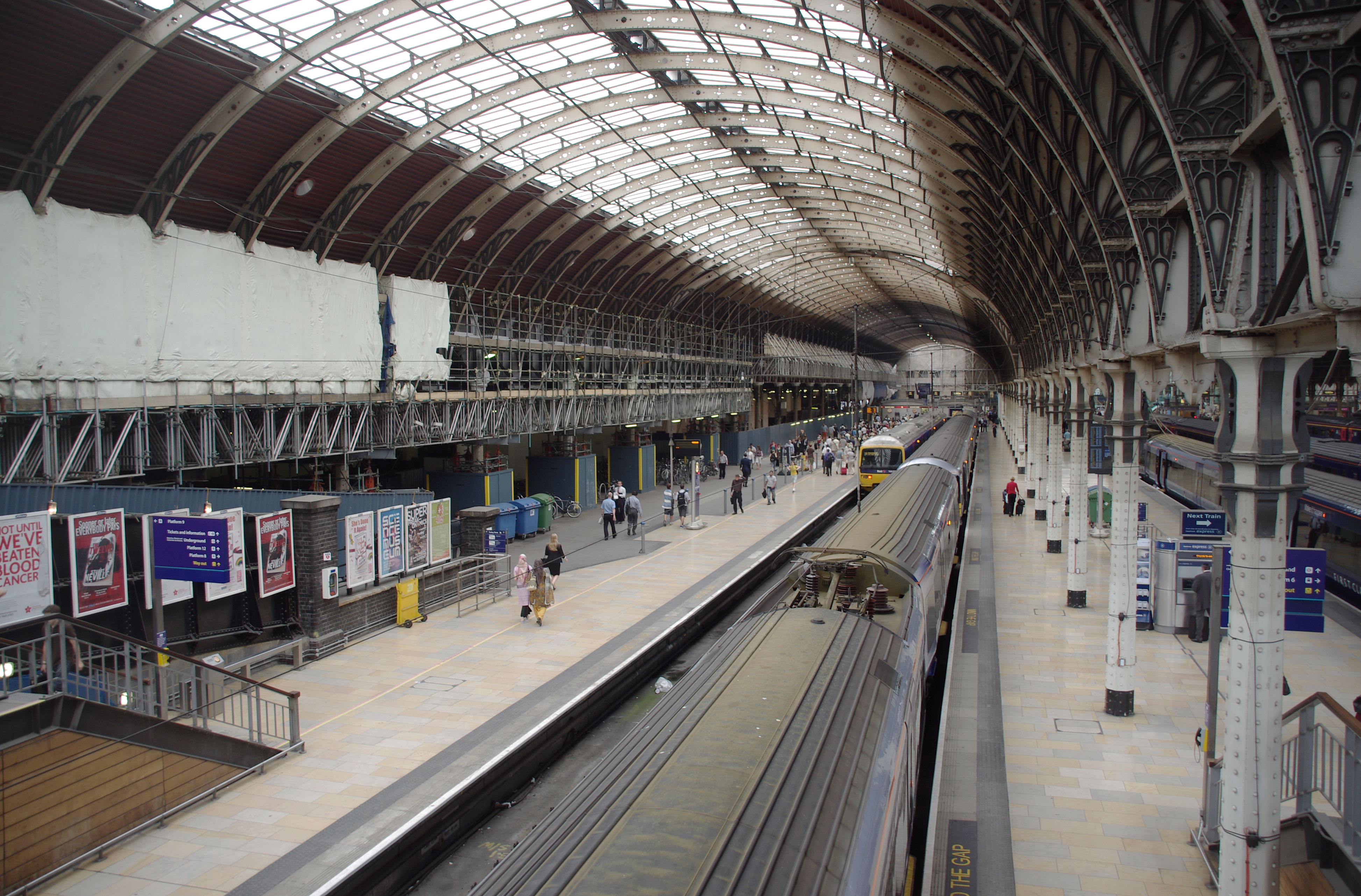 Paddington station MMB 48 166217 332010 332013
