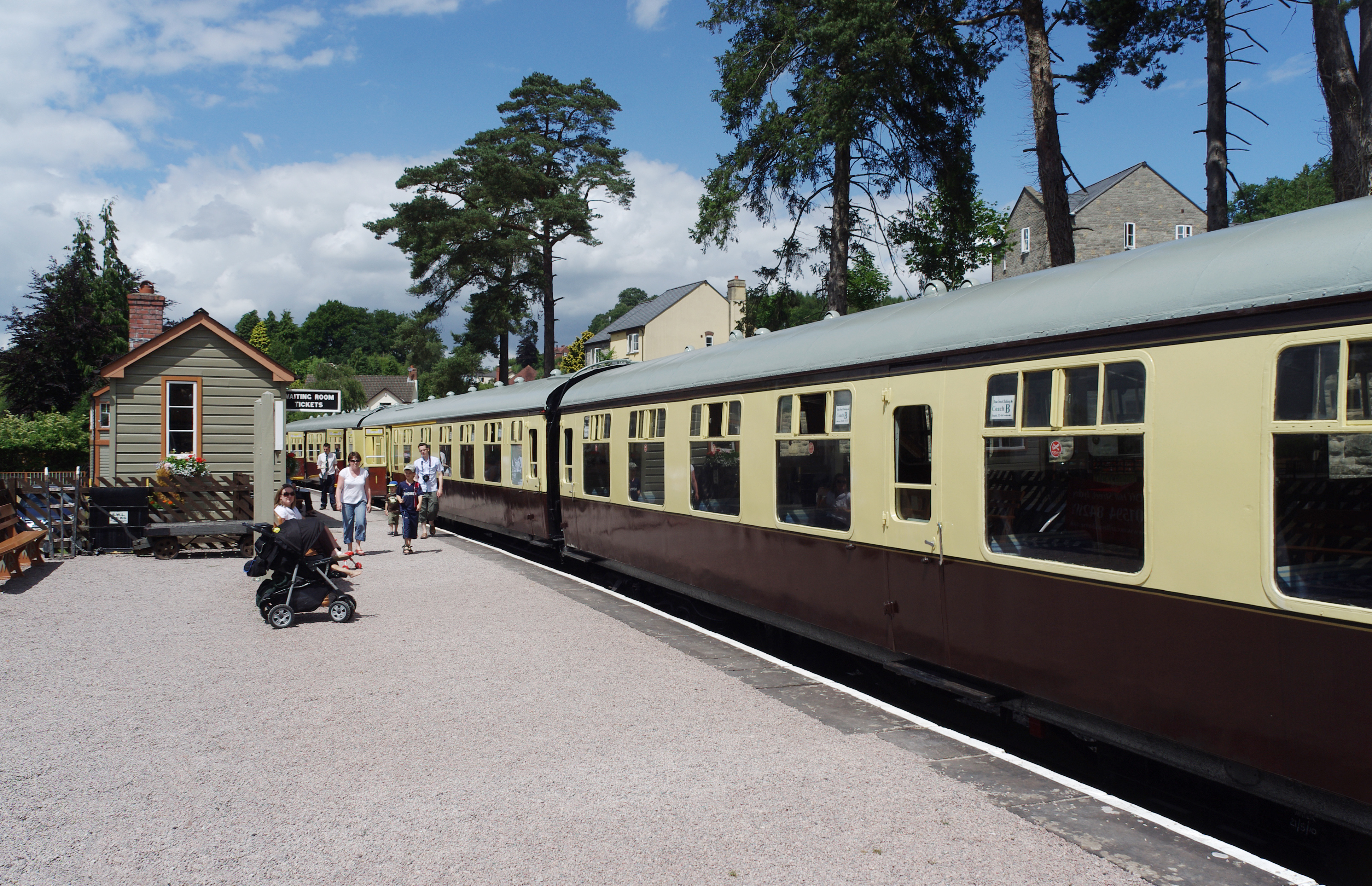 Parkend railway station MMB 04