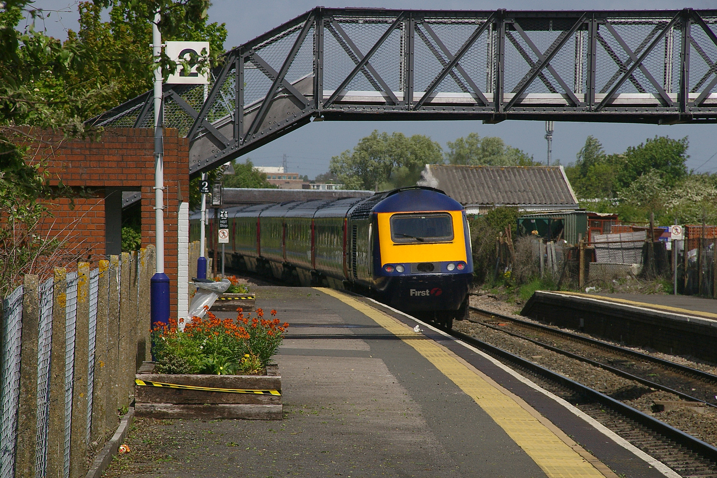 Patchway railway station MMB 05 43198