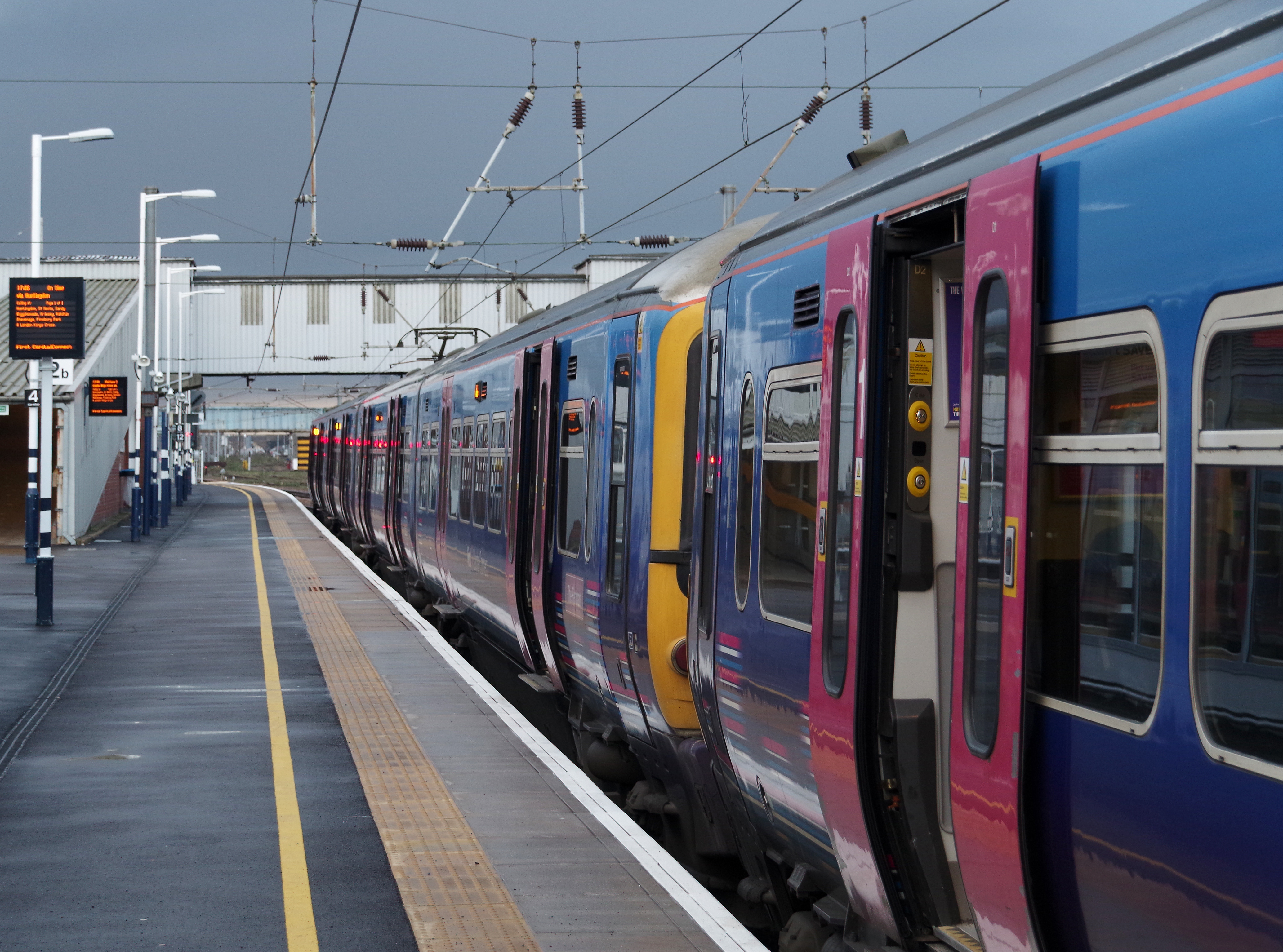 Peterborough railway station MMB 33 365518 365534