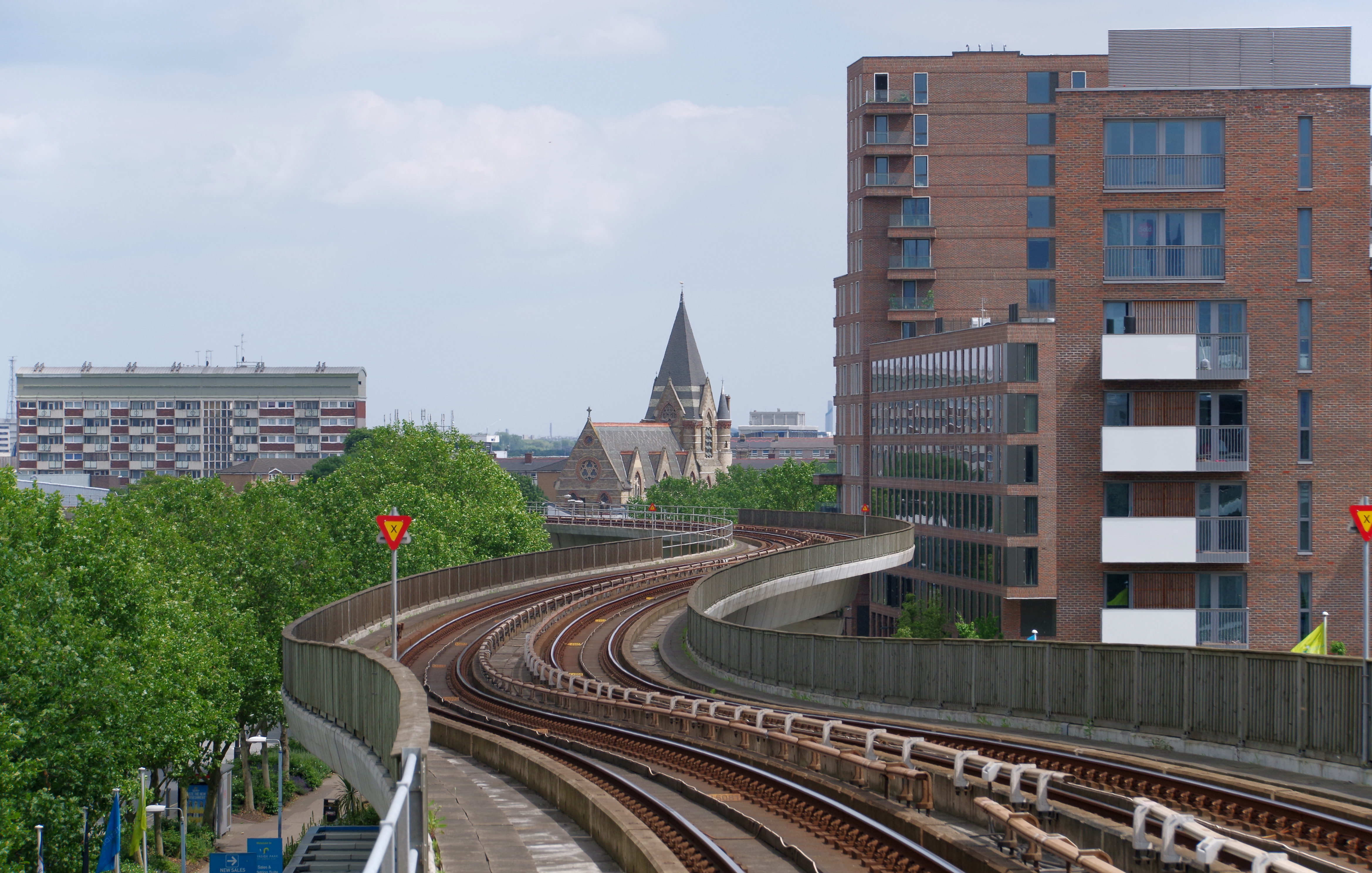 Pontoon Dock DLR station MMB 01