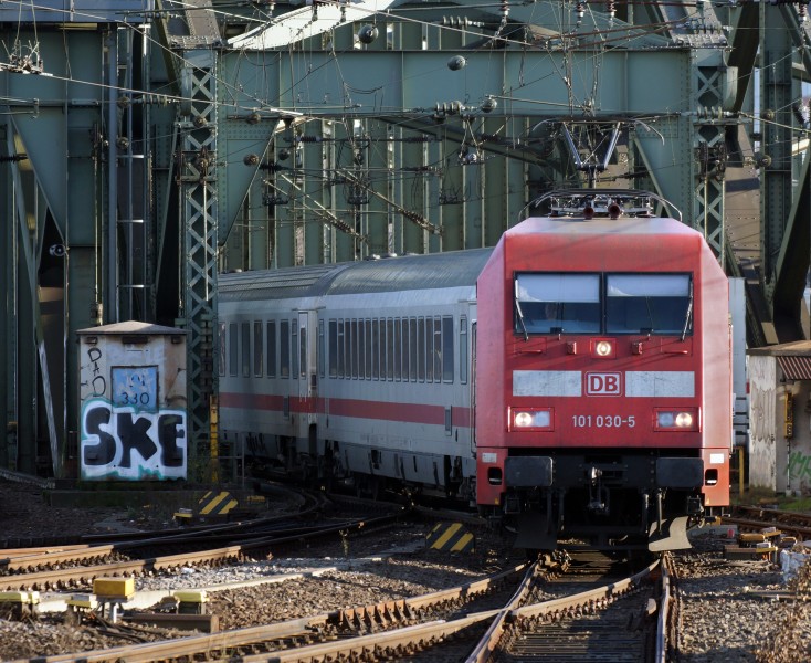 101 030-5 Köln Hauptbahnhof 2015-12-26-02