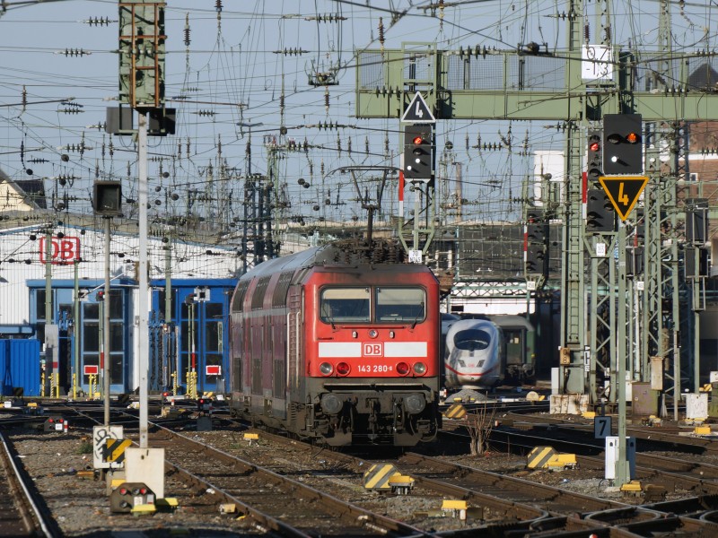 143 280-6 Köln Hauptbahnhof 2015-12-26-02