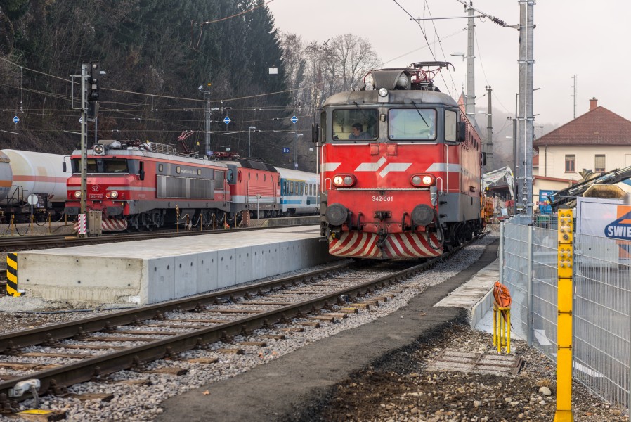 15-11-25-Bahnhof Spielfeld-Straß-RalfR-WMA 4114
