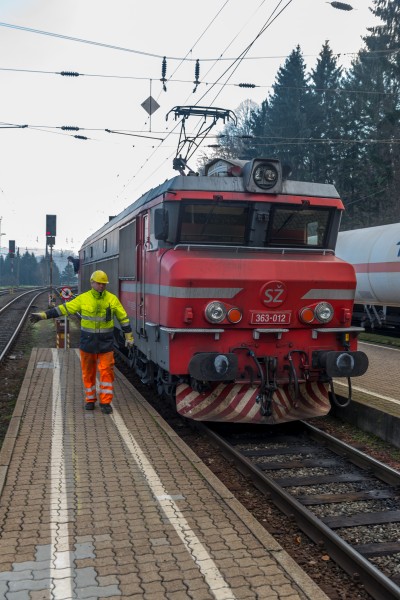 15-11-25-Bahnhof Spielfeld-Straß-RalfR-WMA 4121