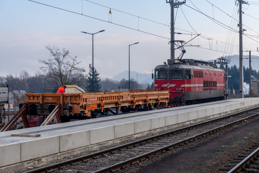 15-11-25-Bahnhof Spielfeld-Straß-RalfR-WMA 4122