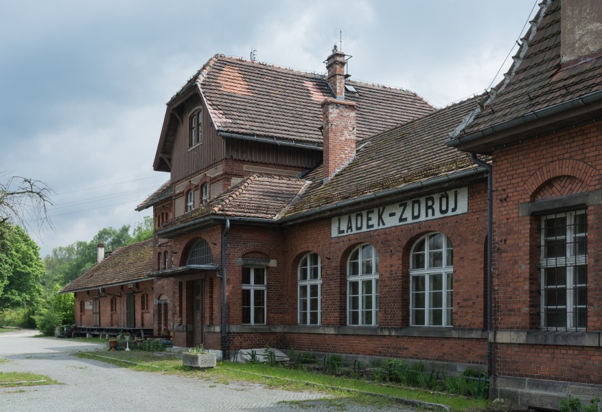 2015 Dworzec PKP w Lądku-Zdroju 03