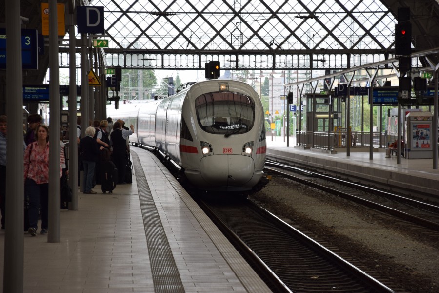 2016-05-23 ICE T (Tz 1184) at Dresden Hauptbahnhof by DCB–4