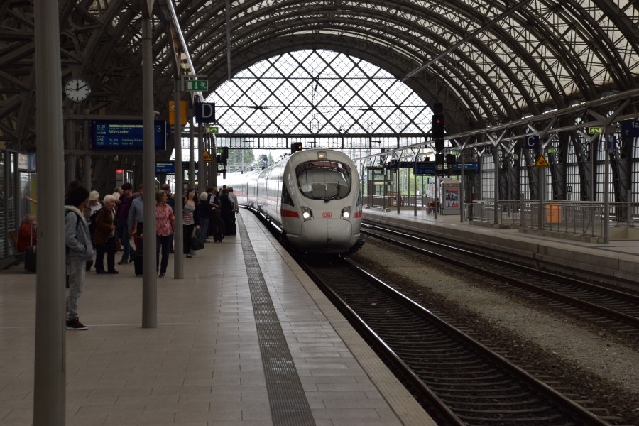2016-05-23 ICE T (Tz 1184) at Dresden Hauptbahnhof by DCB–5