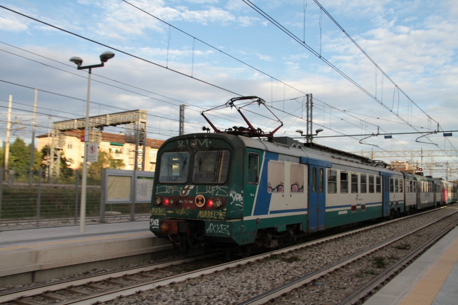 2016-06-21 Wikimania, Train station Milano Forlanini - Trenord (freddy2001) (16)