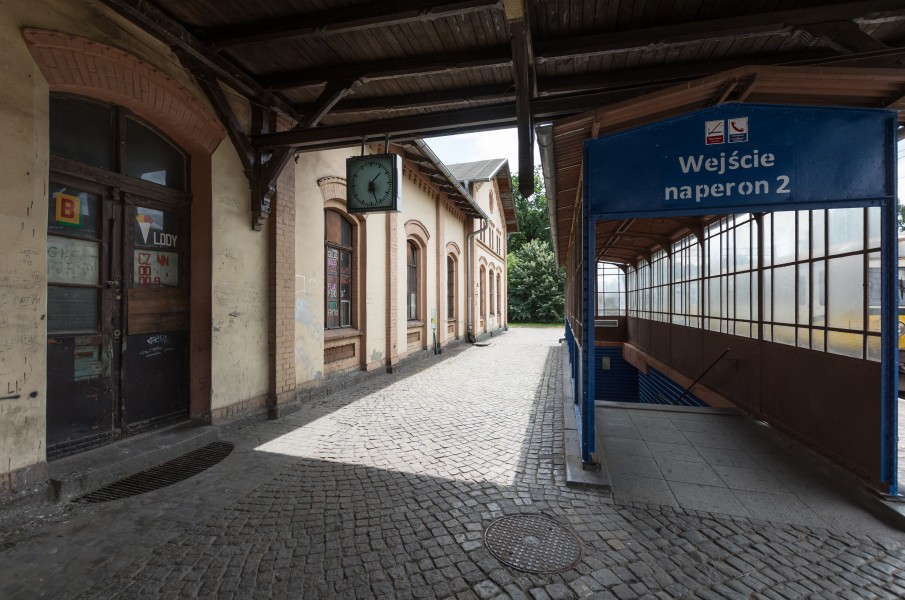 2016 Dworzec kolejowy w Strzelinie, zejście do tunelu 2