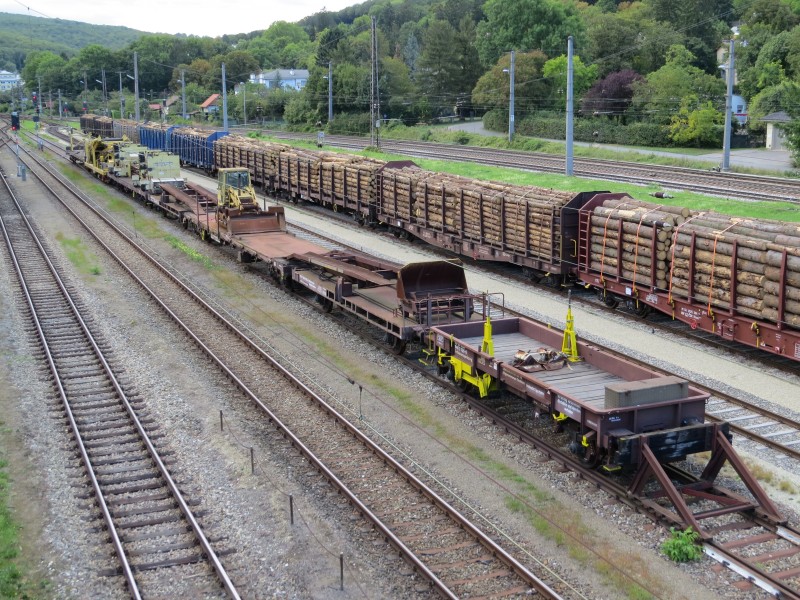 2017-09-14 (135) Freight trains at Bahnhof Unter Purkersdorf