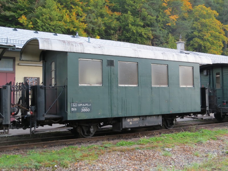 2017-10-12 (120) Narrow gauge rail wagon Bi-s 3860 at train station Kienberg-Gaming