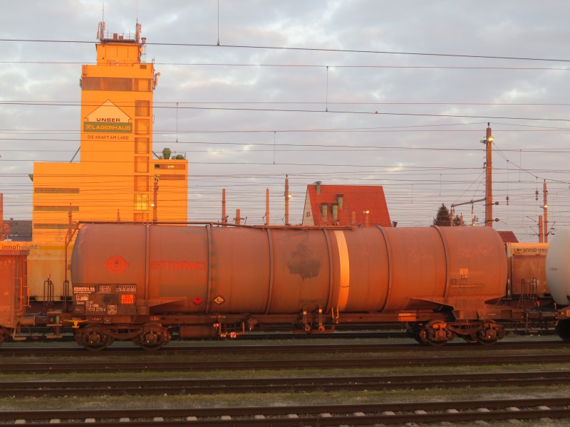 2018-01-15 (109) 33 80 7929 270-6 at Bahnhof St. Valentin