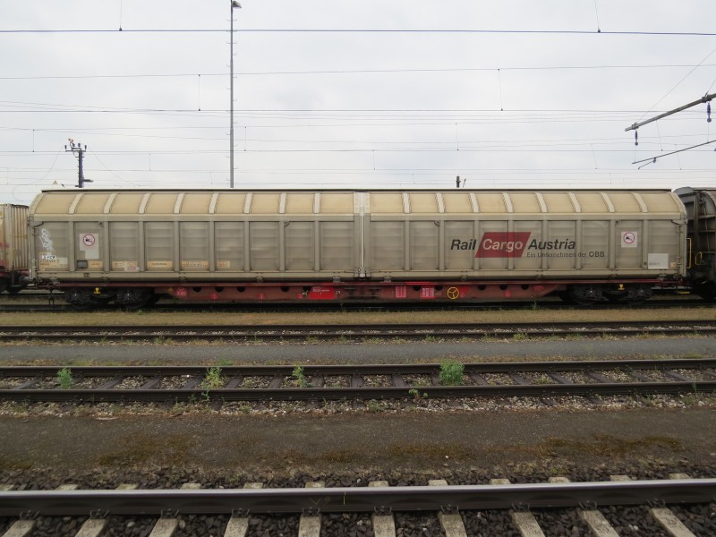 2018-05-04 (108) 31 81 2743 425-2 at Bahnhof Ybbs an der Donau
