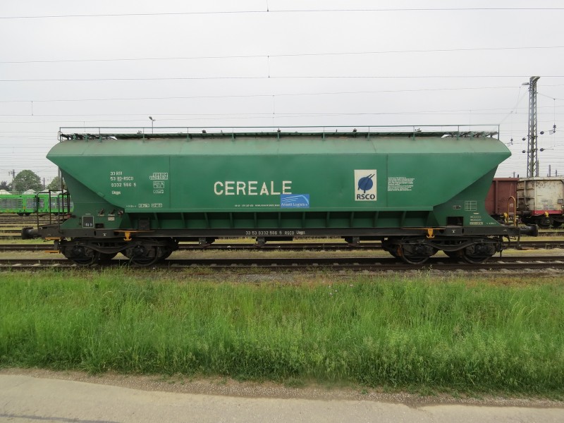 2018-05-04 (217) 33 53 9332 586-5 at Bahnhof St. Valentin