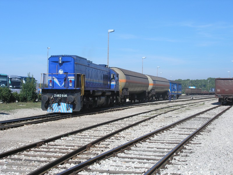 2062 series locomotive (019)