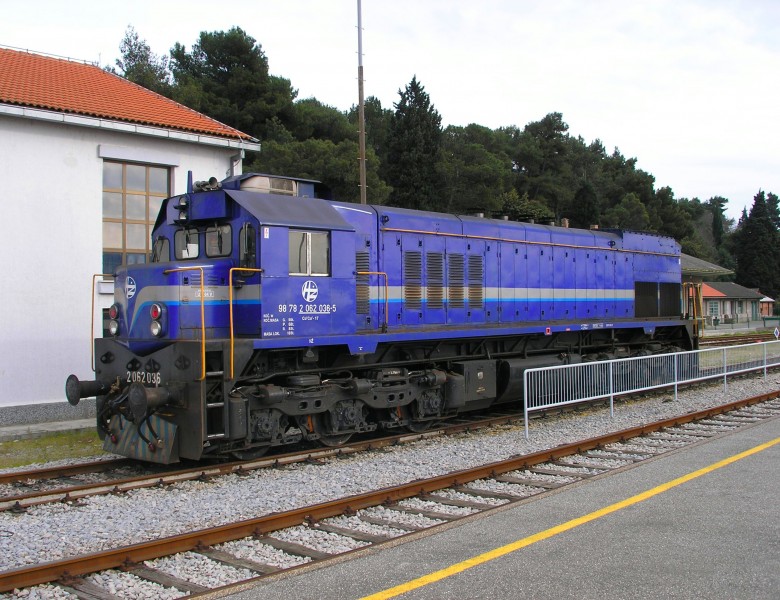 2062 series locomotive (2)