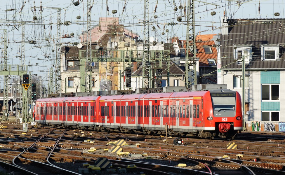 425 571-1 Köln Hauptbahnhof 2015-12-26-03