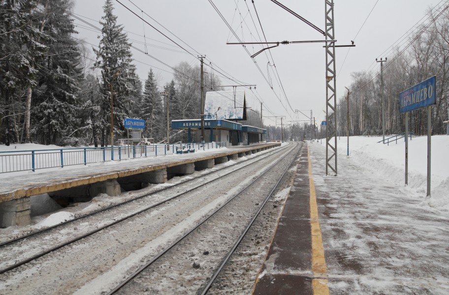 Abramtsevo rail platform
