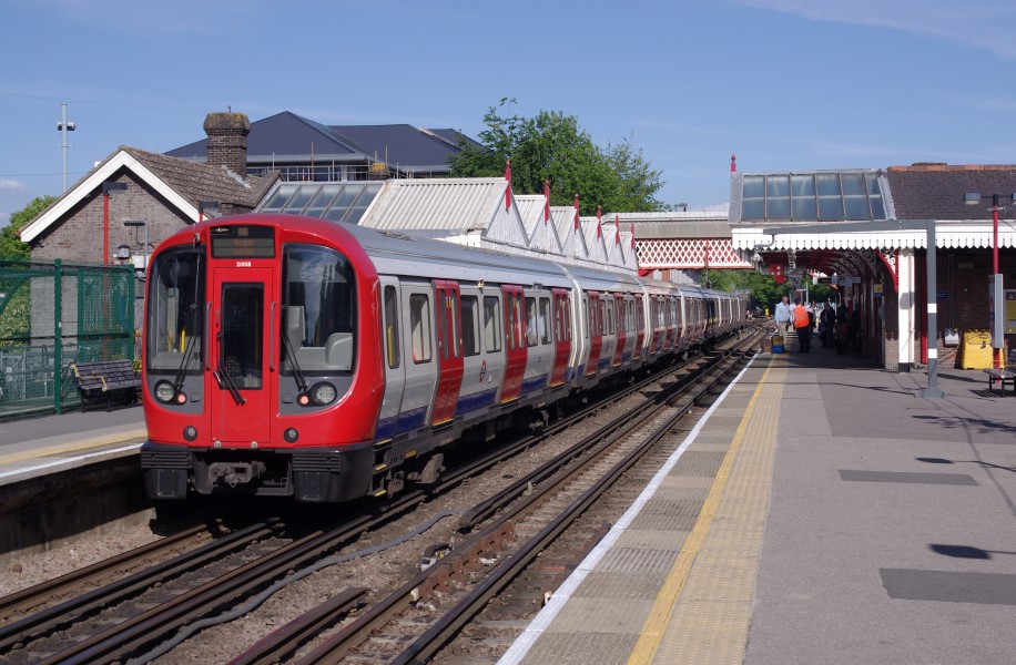 Amersham station MMB 18 S Stock