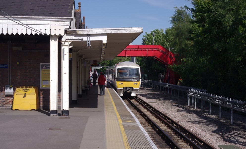 Amersham station MMB 20 165020