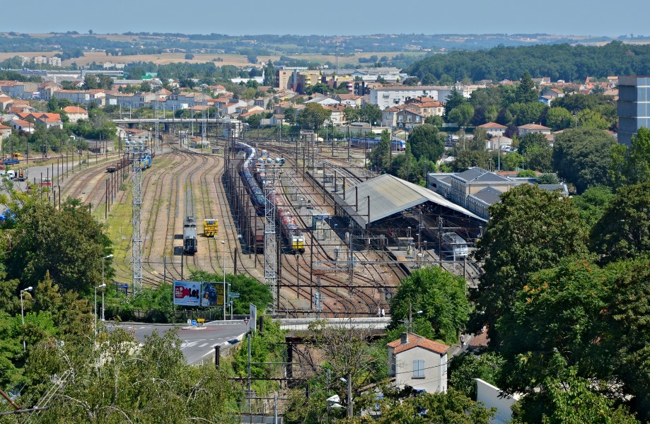 Angoulême-16 Gare&voies depuis Bd Pasteur 2013