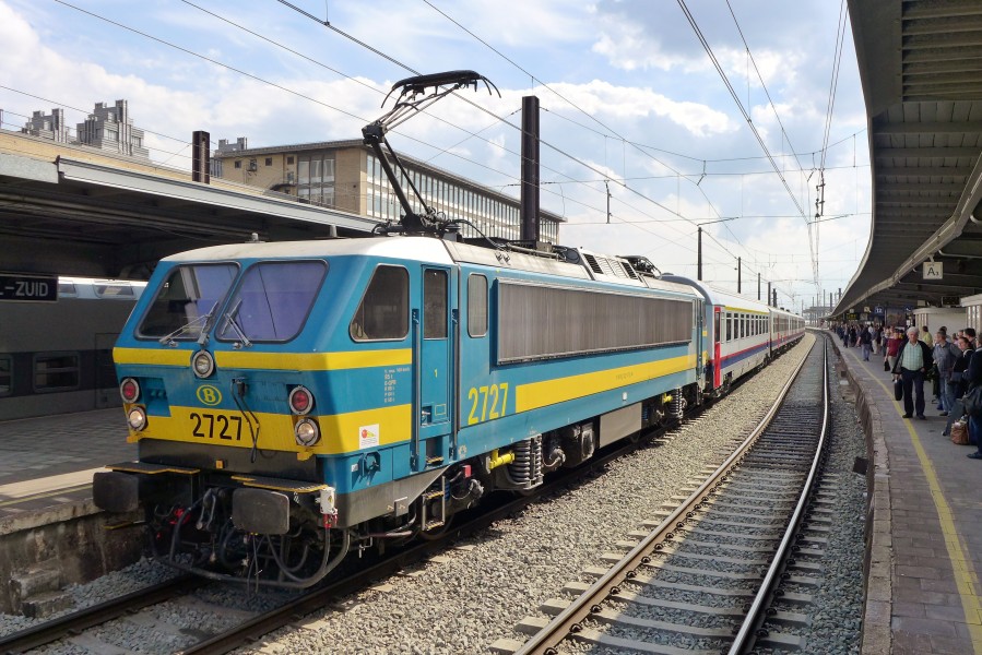 B 2727 + train, B Midi-Zuid, 2014 (1)