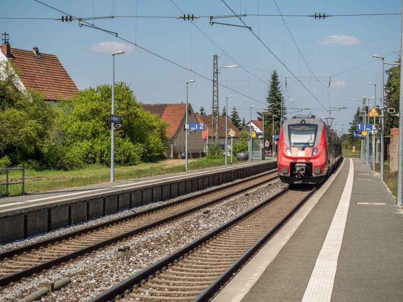 Bahnhof-Buttenheim-P5022986
