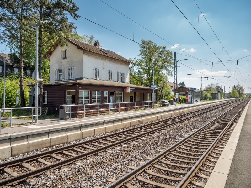 Bahnhof-Buttenheim-P5022994