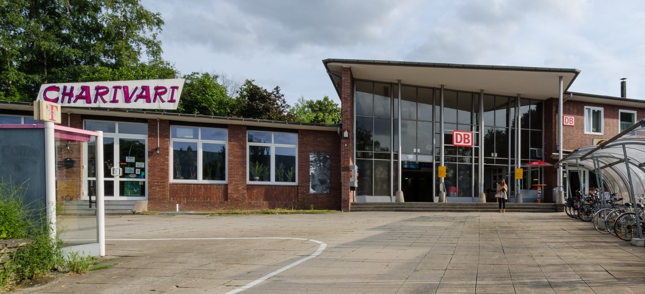 Bahnhof-Wattenscheid-Eingang-2013-02