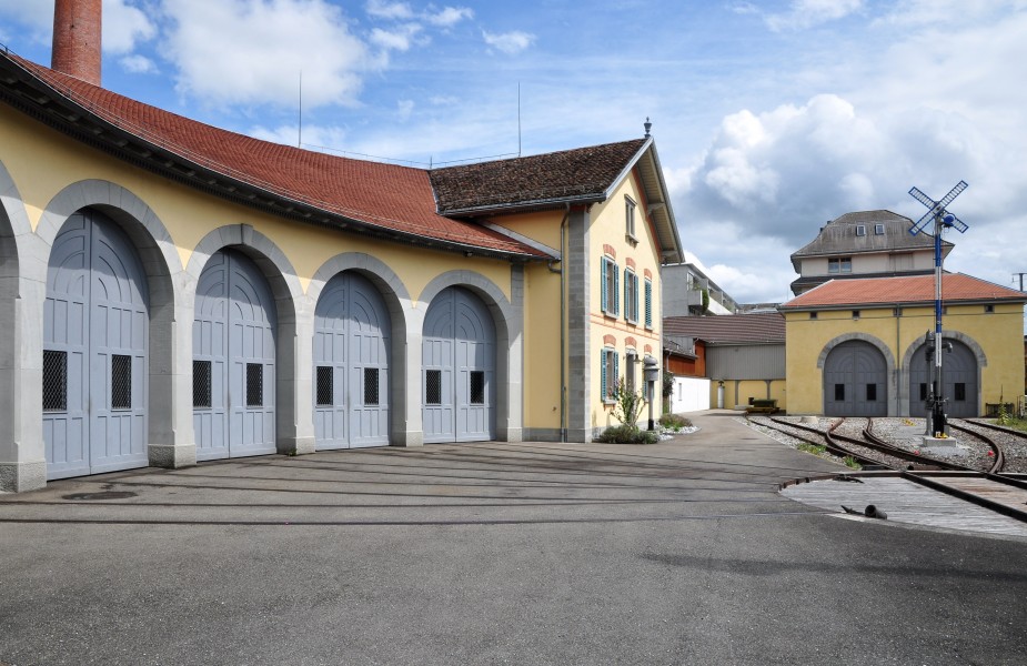 Bahnhof Uster mit zwei Lok-Remisen 2011-08-07 14-47-42 ShiftN
