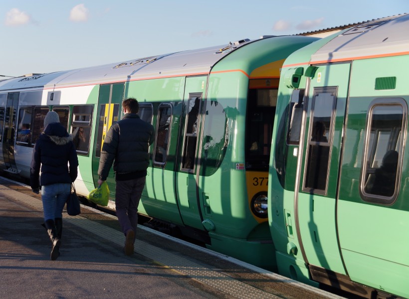 Balham station MMB 01 377612 377623