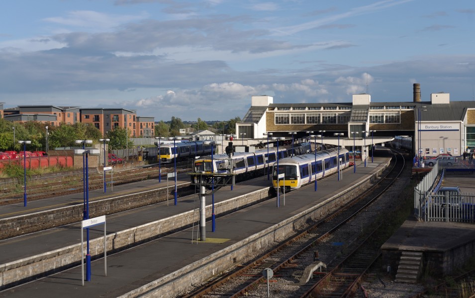 Banbury railway station MMB 05 165012 168005 165003