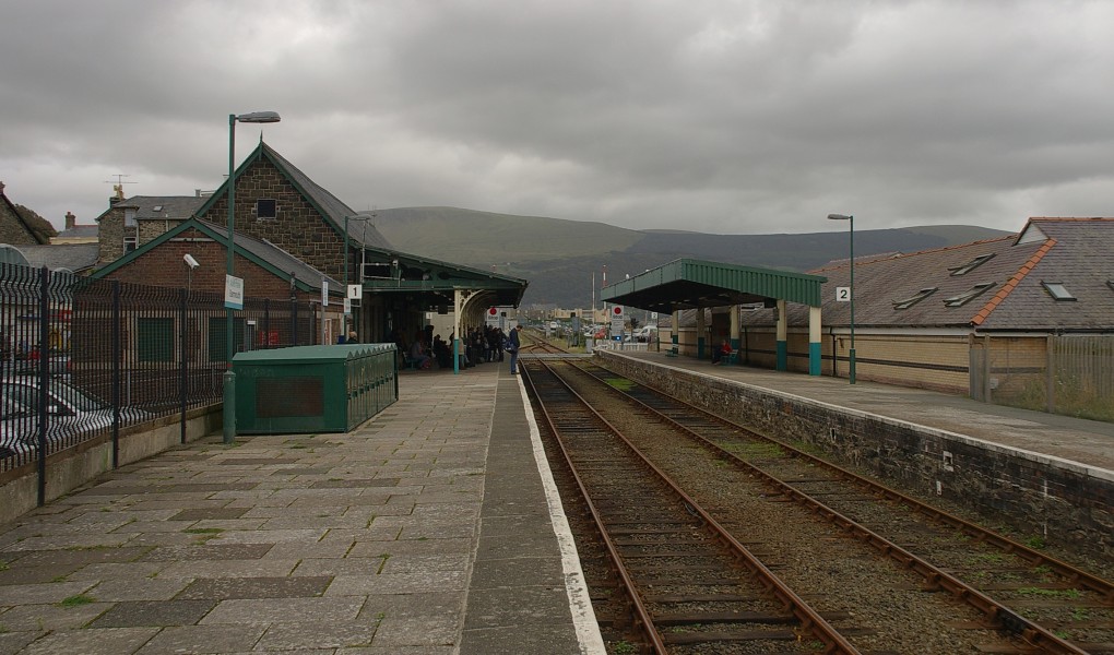 Barmouth railway station MMB 01