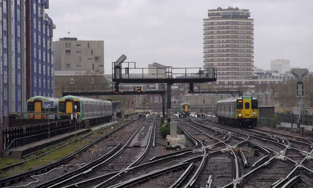 Battersea Park railway station MMB 24 377XXX 377445 377453 455806