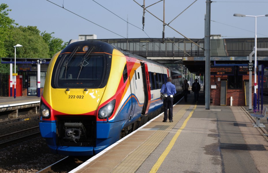 Bedford railway station MMB 04 222022