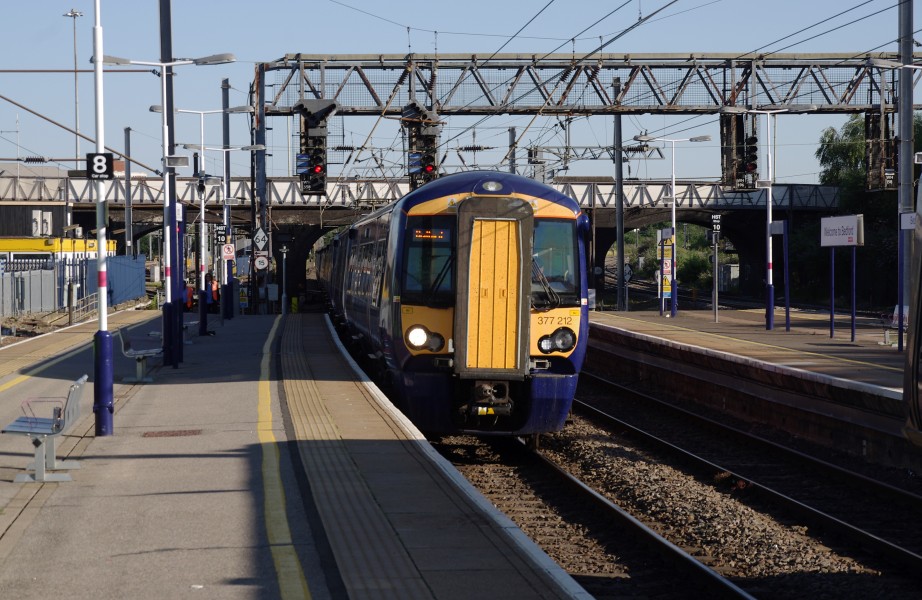 Bedford railway station MMB 21 377212