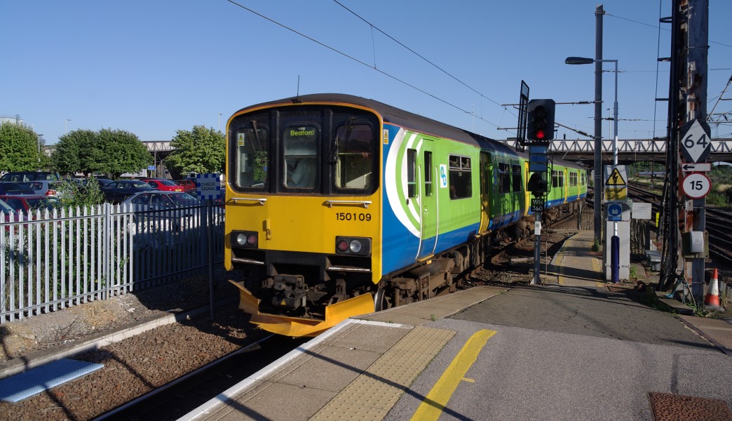 Bedford railway station MMB 22 150109