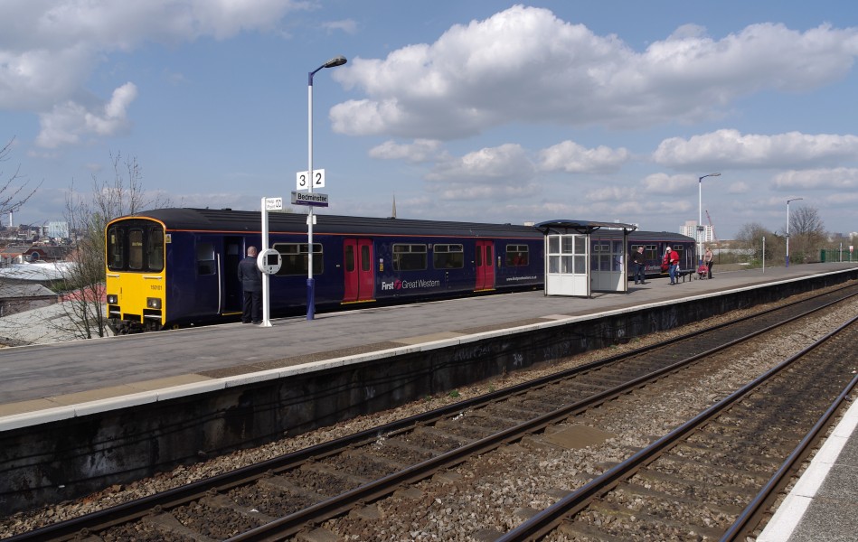Bedminster railway station MMB 30 150101
