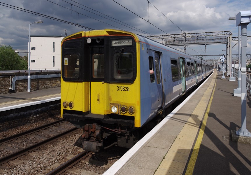 Bethnal Green railway station MMB 02 315828