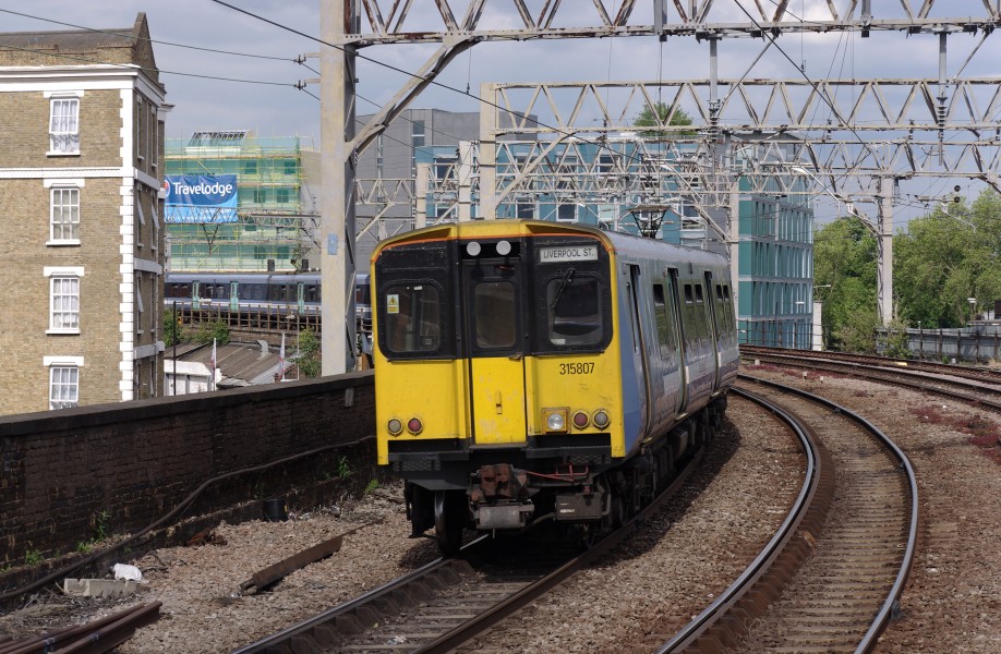 Bethnal Green railway station MMB 10 315807 315859