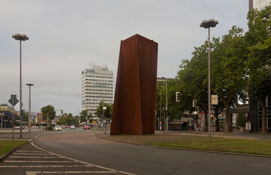 Bochum-Mitte, sculptuur bij het centrale treinstation foto7 2016-08-13 09.23