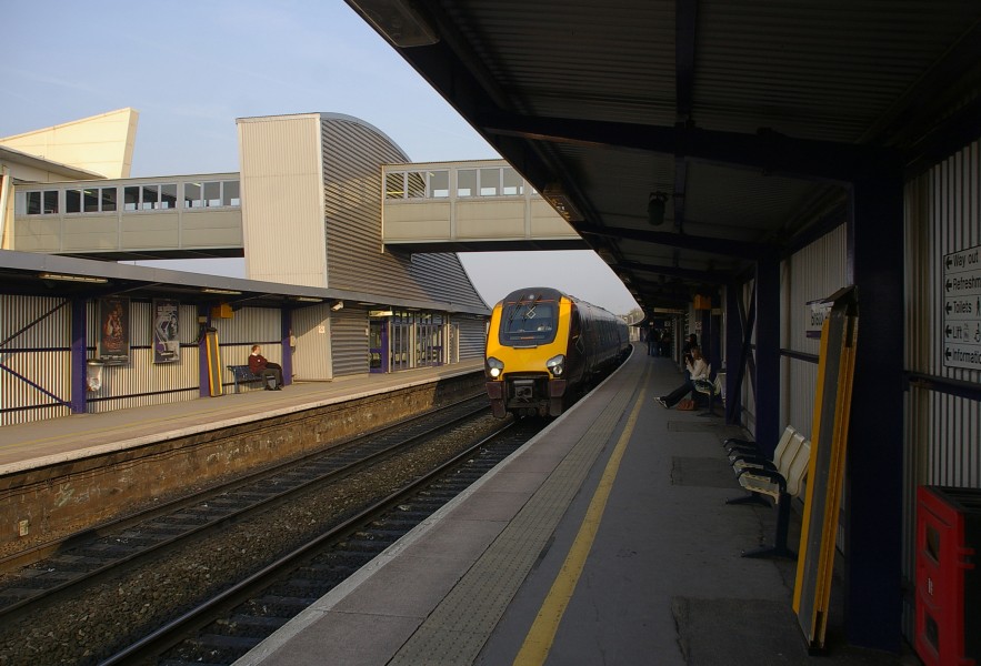 Bristol Parkway railway station MMB 08 221124