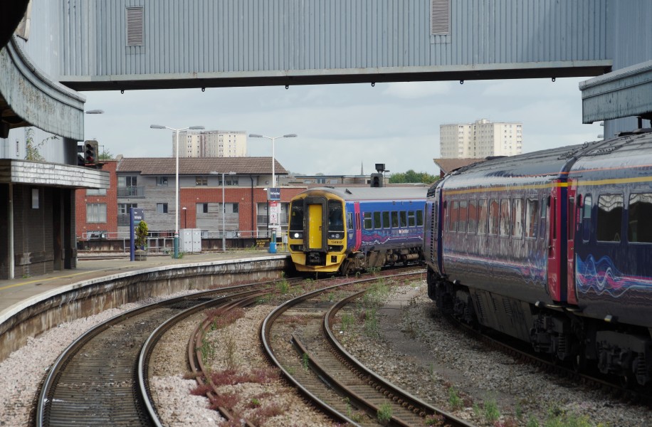Bristol Temple Meads railway station MMB B1 158952 43037
