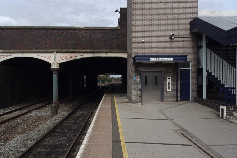 Burton-on-Trent railway station MMB 16