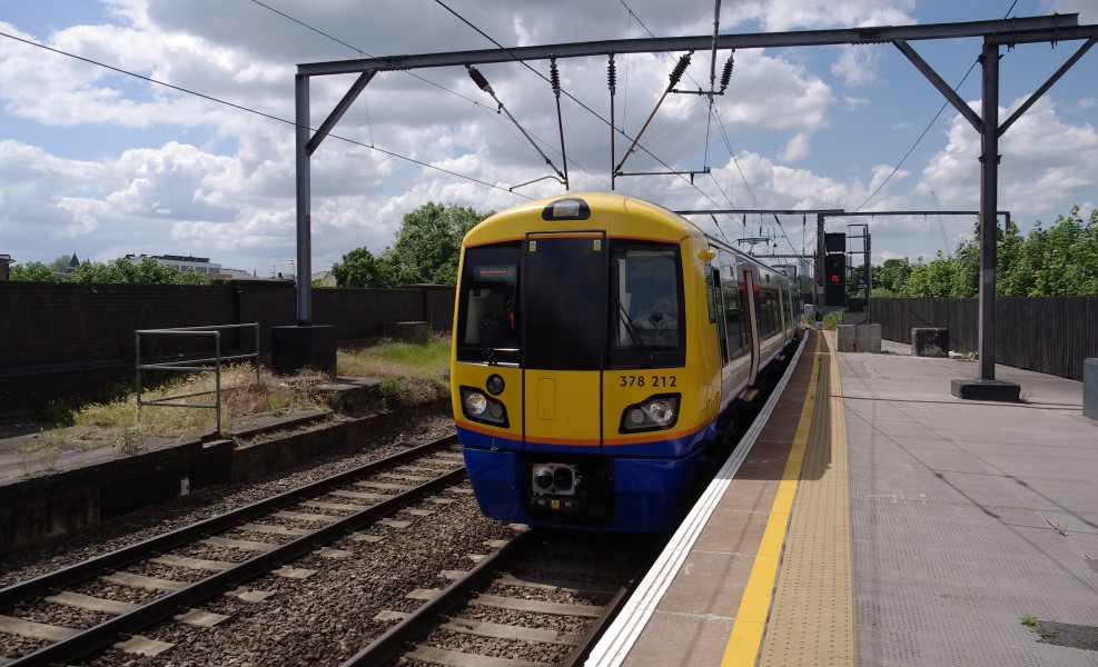 Camden Road railway station MMB 16 378212