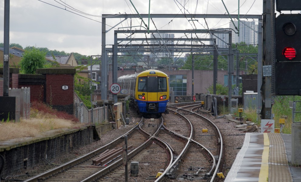 Camden Road railway station MMB 30 378231