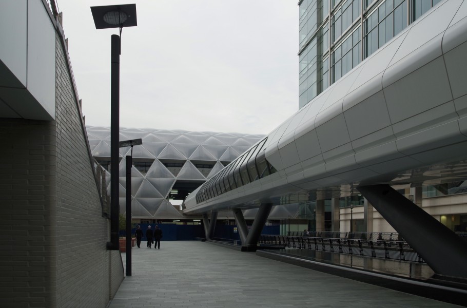 Canary Wharf railway station MMB 05